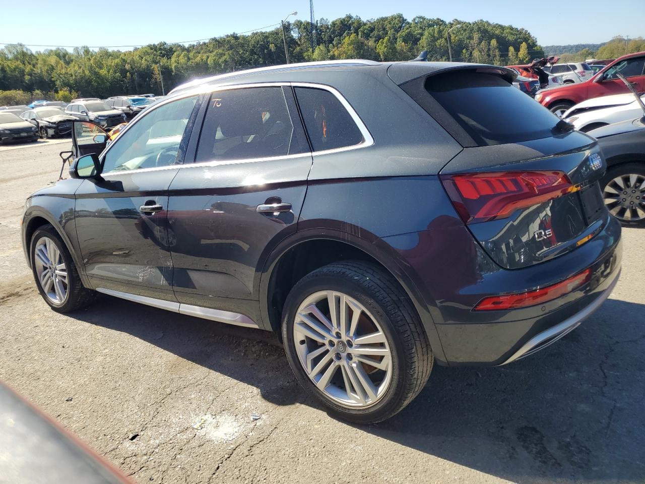 WA1CNAFY4J2136827 2018 AUDI Q5 - Image 2