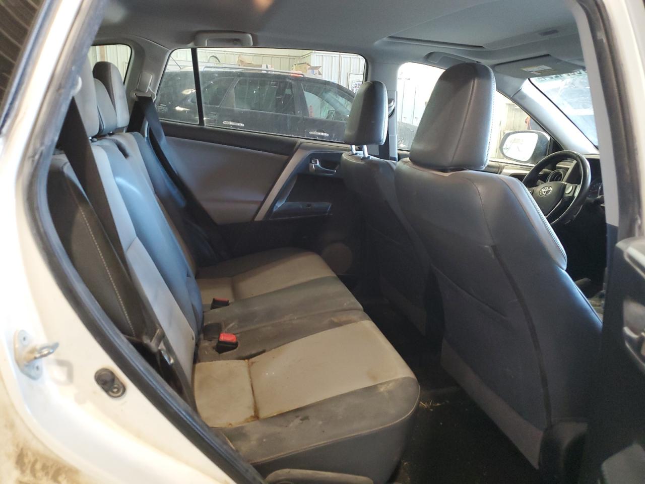 2015 Toyota RAV 4 - Image 11