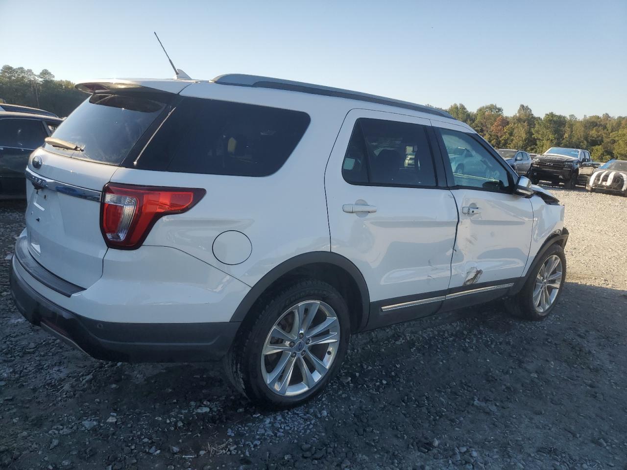 2019 Ford Explorer - Image 3