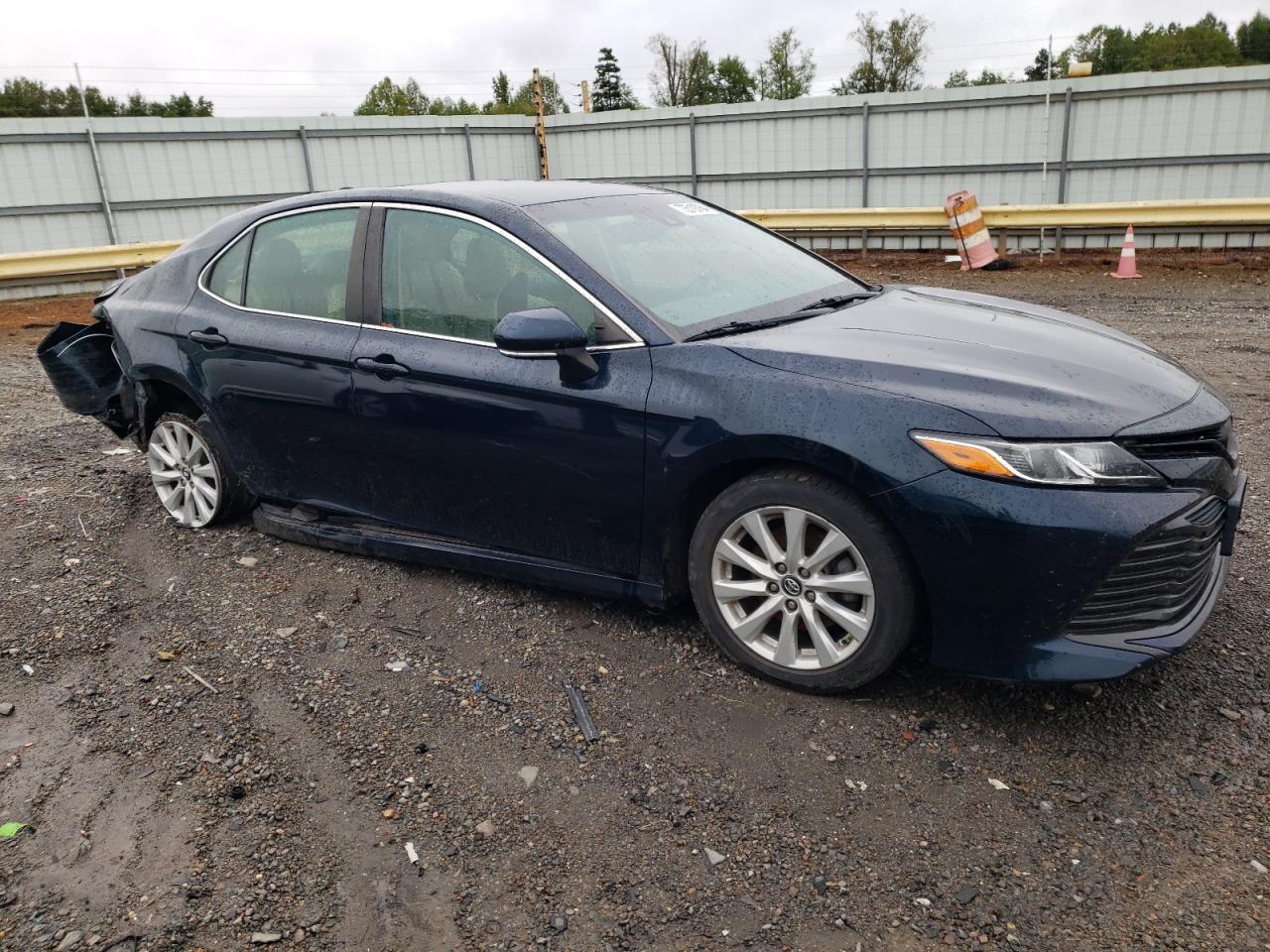 VIN 4T1B11HKXJU656603 2018 TOYOTA CAMRY no.4