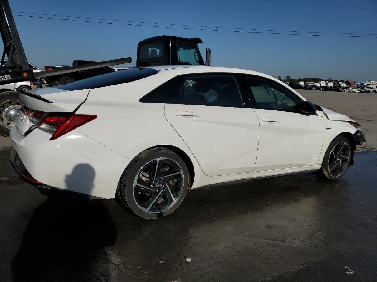2023 Hyundai Elantra - Image 3