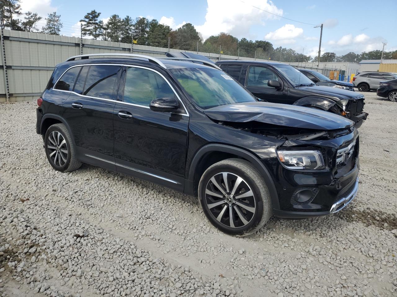 2022 Mercedes-Benz GLB - Image 4