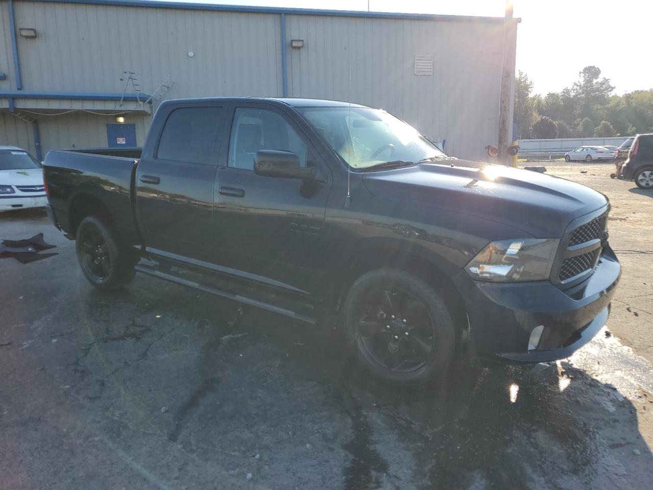 1C6RR7KG9JS333195 2018 Ram 1500 St