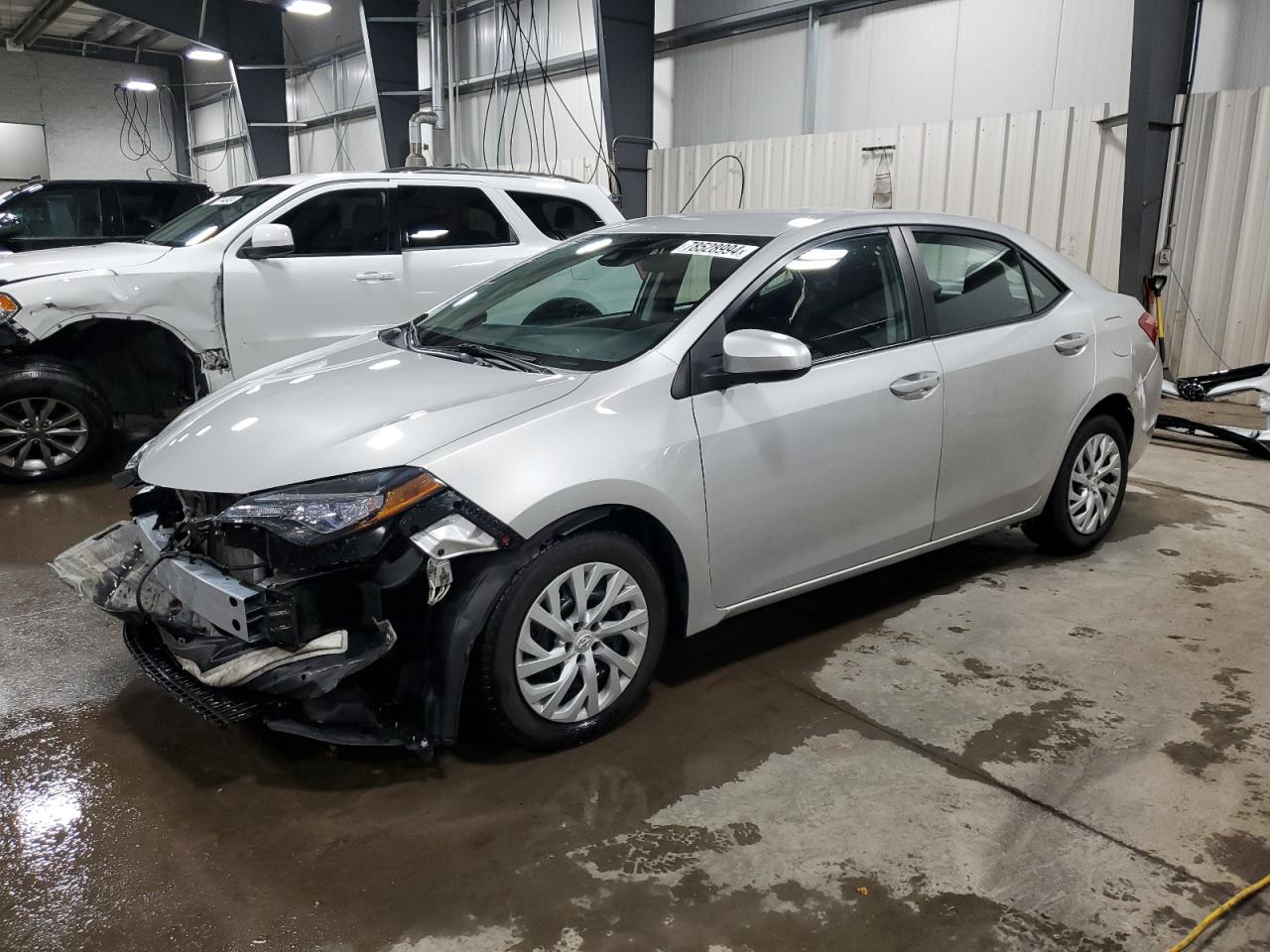 VIN 5YFBURHE2JP802137 2018 TOYOTA COROLLA no.1