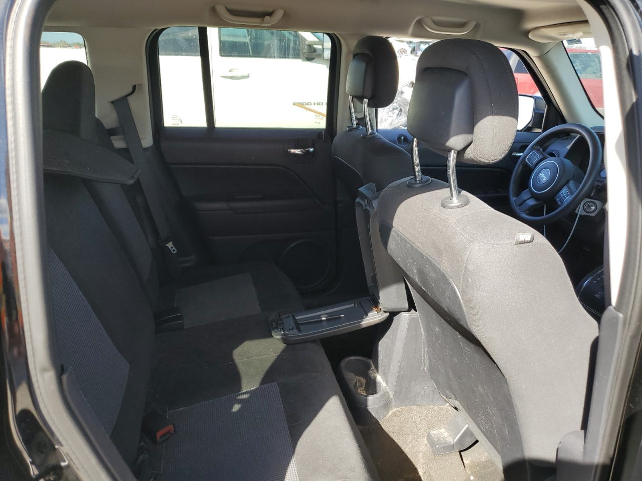 2016 Jeep Liberty (Patriot) - Image 11