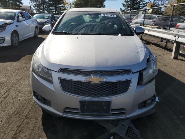 Sedans CHEVROLET CRUZE 2013 Srebrny