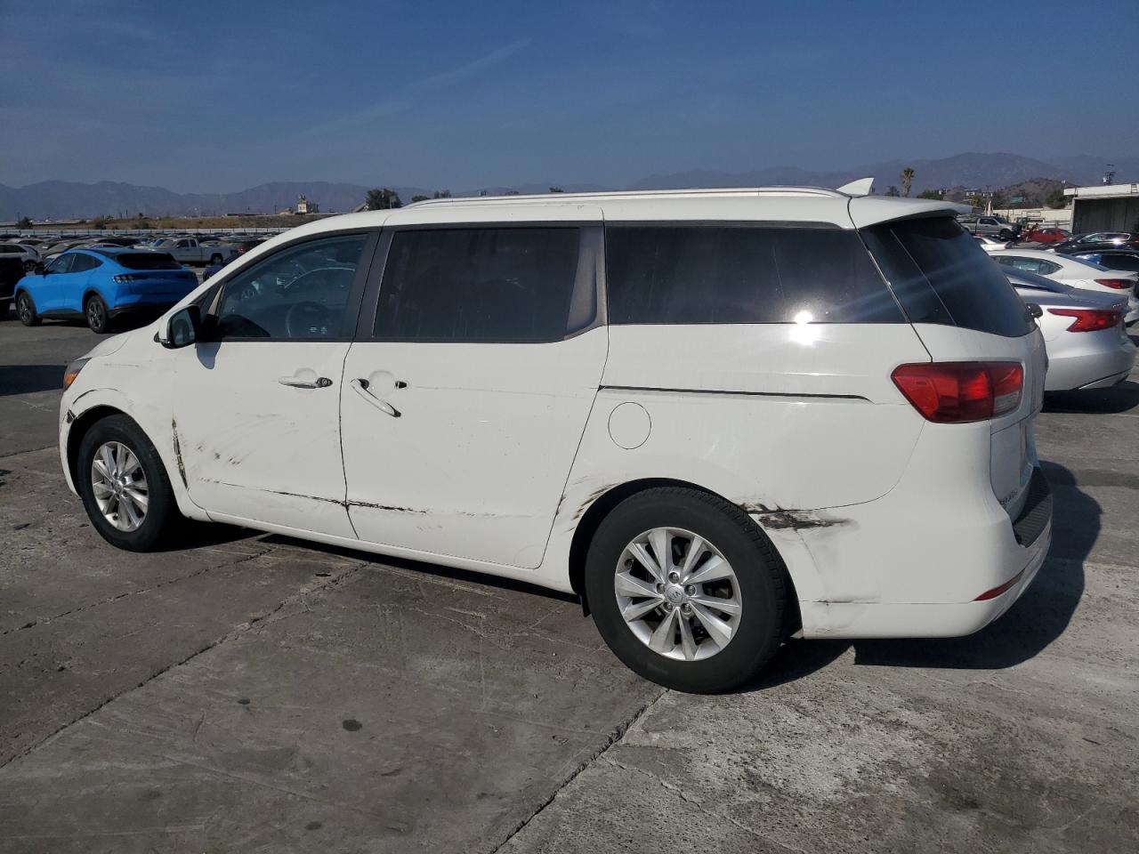 2015 Kia Sedona - Image 2