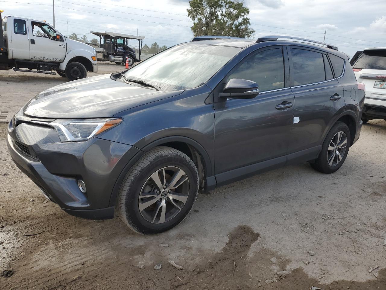 JTMWFREVXHJ115986 2017 TOYOTA RAV 4 - Image 1