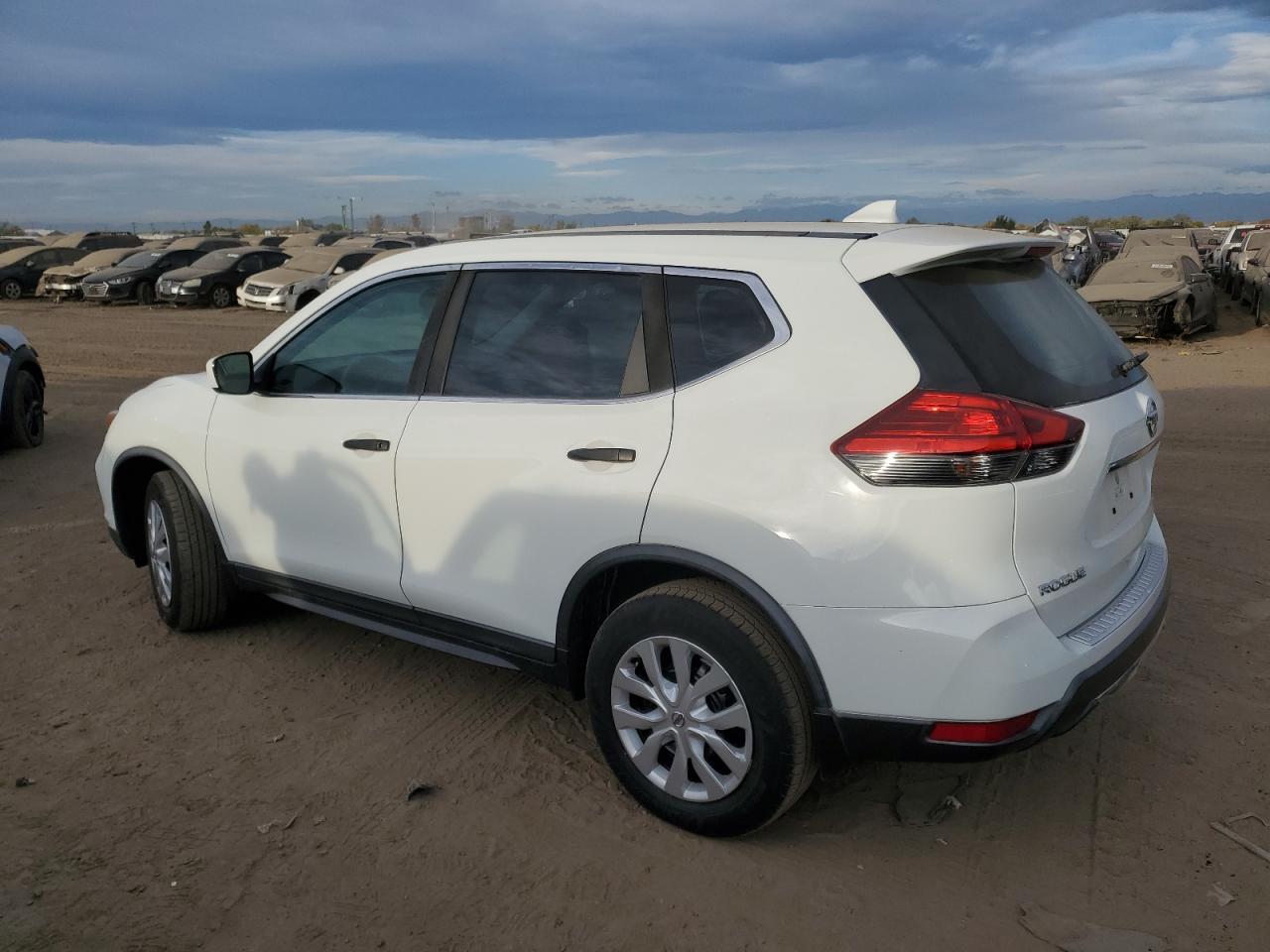2017 Nissan Rogue - Image 2