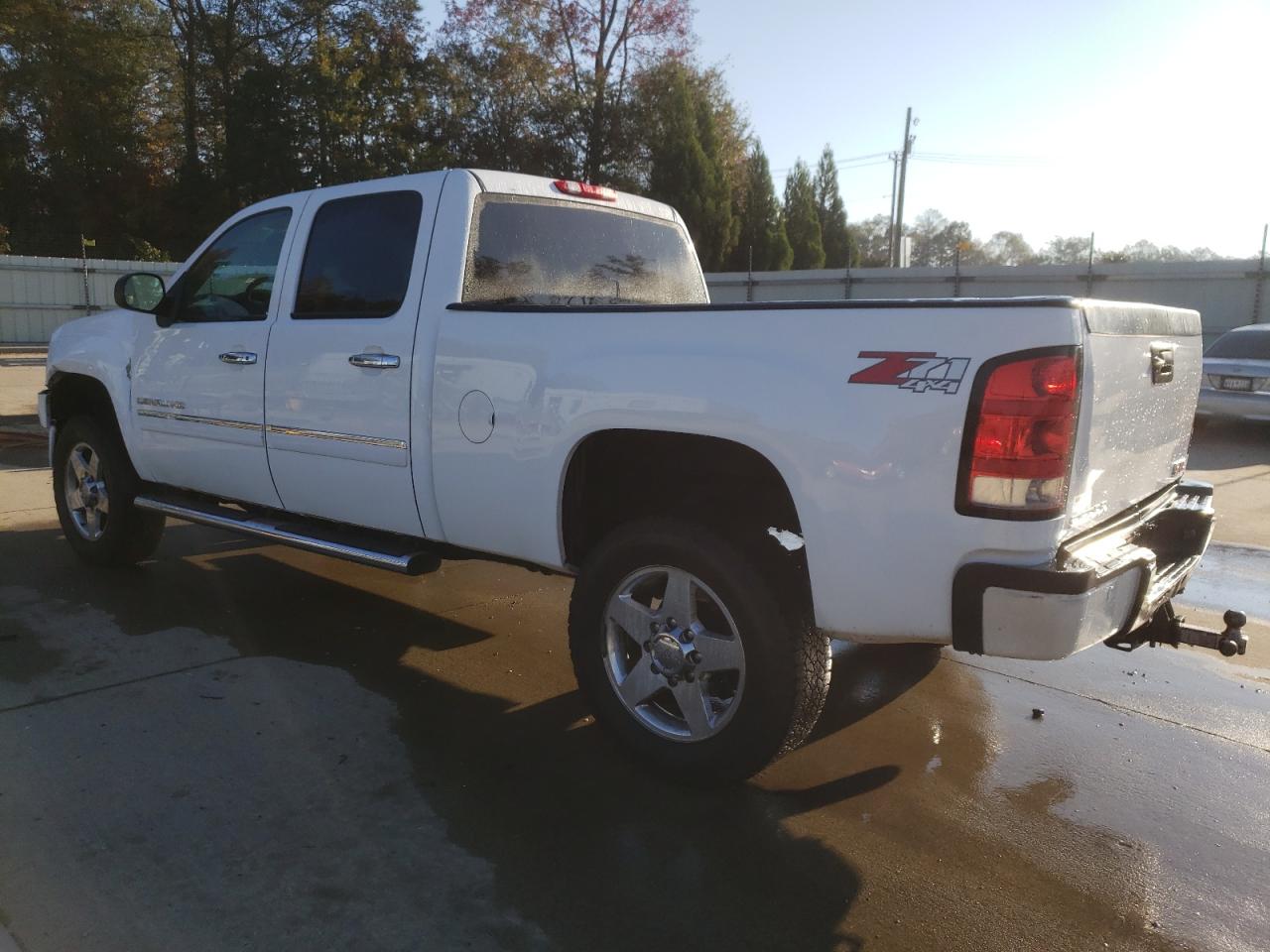 2011 GMC Sierra - Image 2
