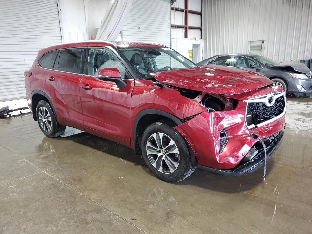 5TDHZRBH2NS173734 2022 Toyota Highlander Xle