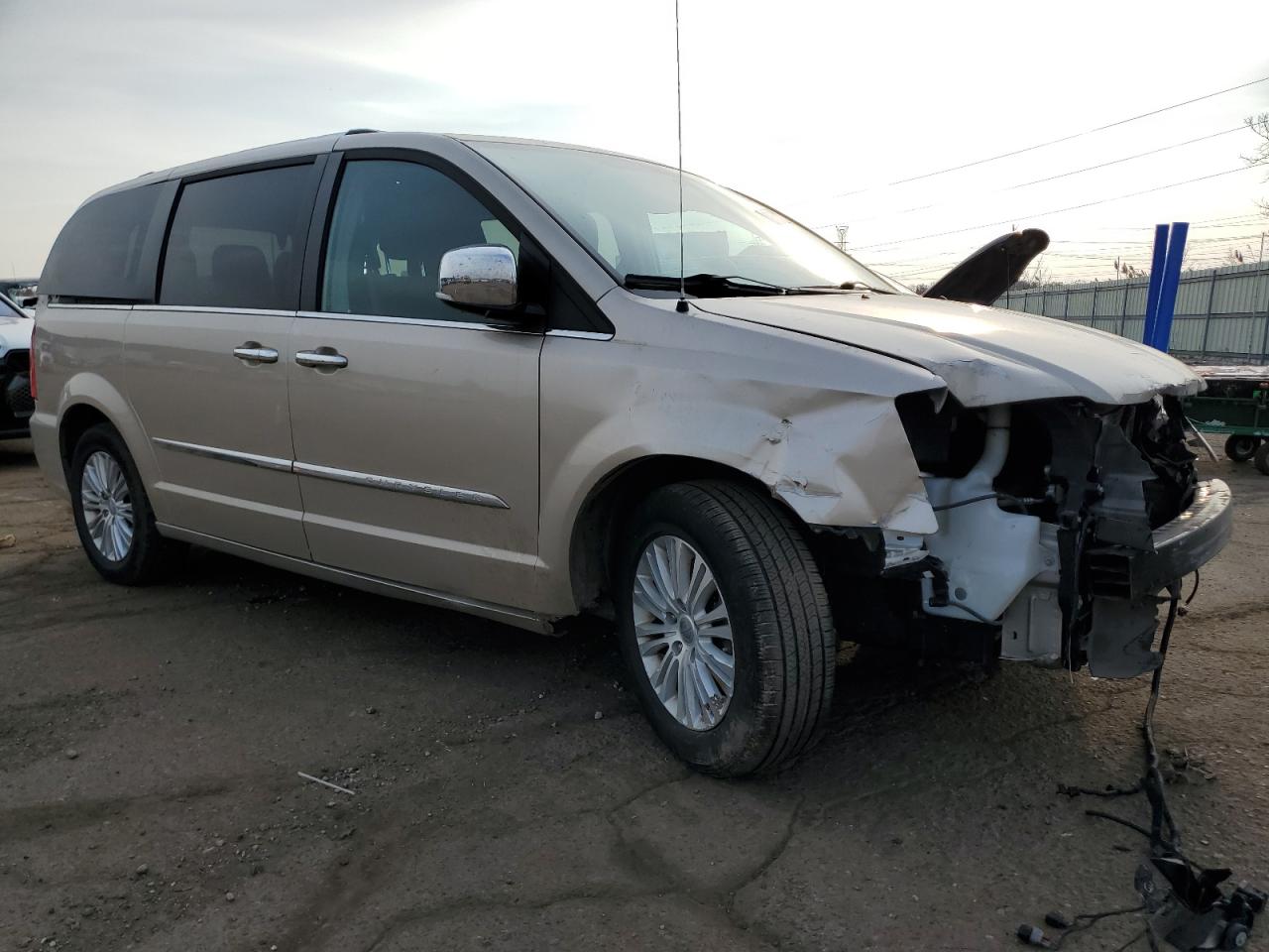 2016 Chrysler Town & Country - Image 4