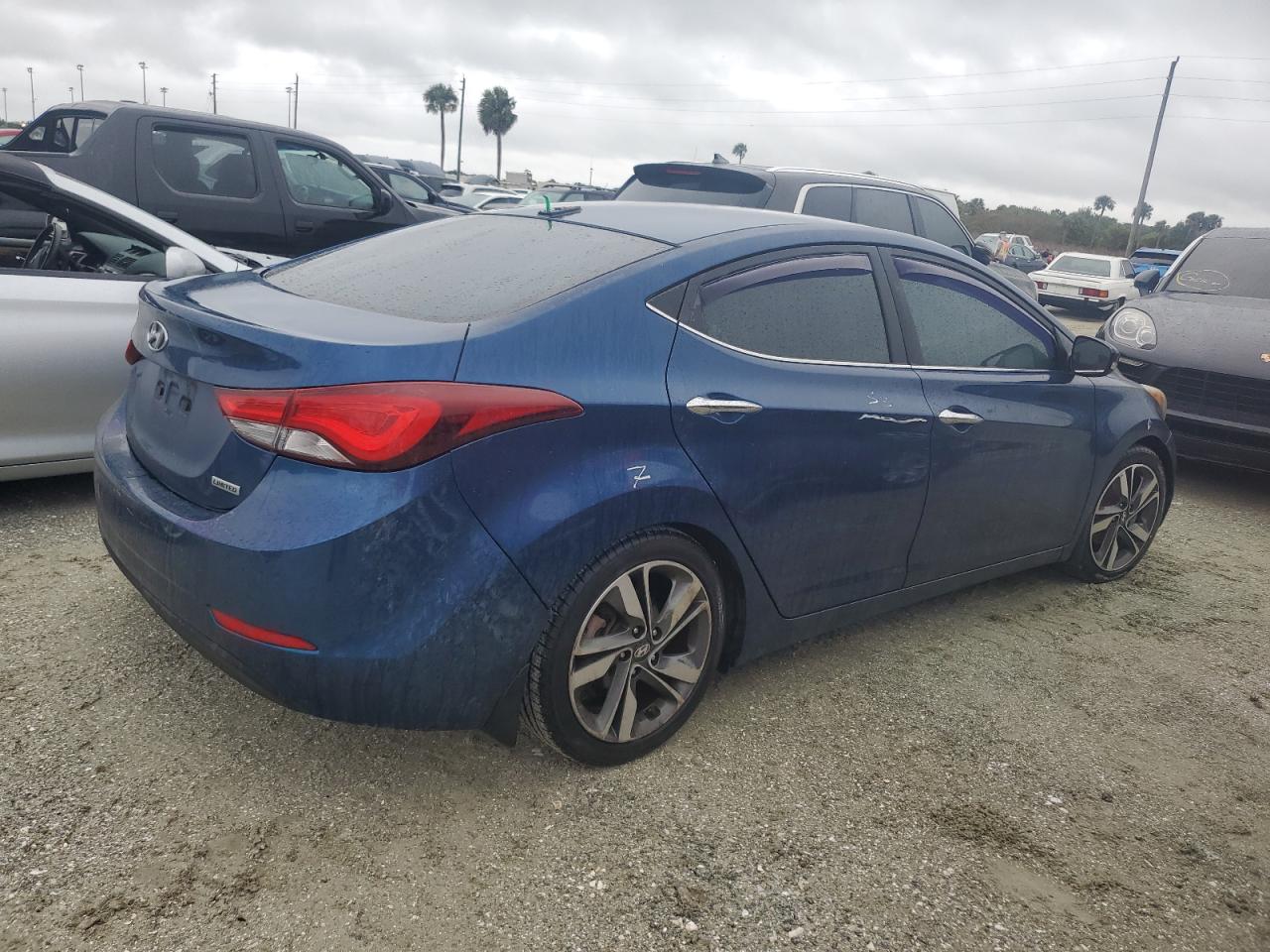 2015 Hyundai Elantra - Image 3