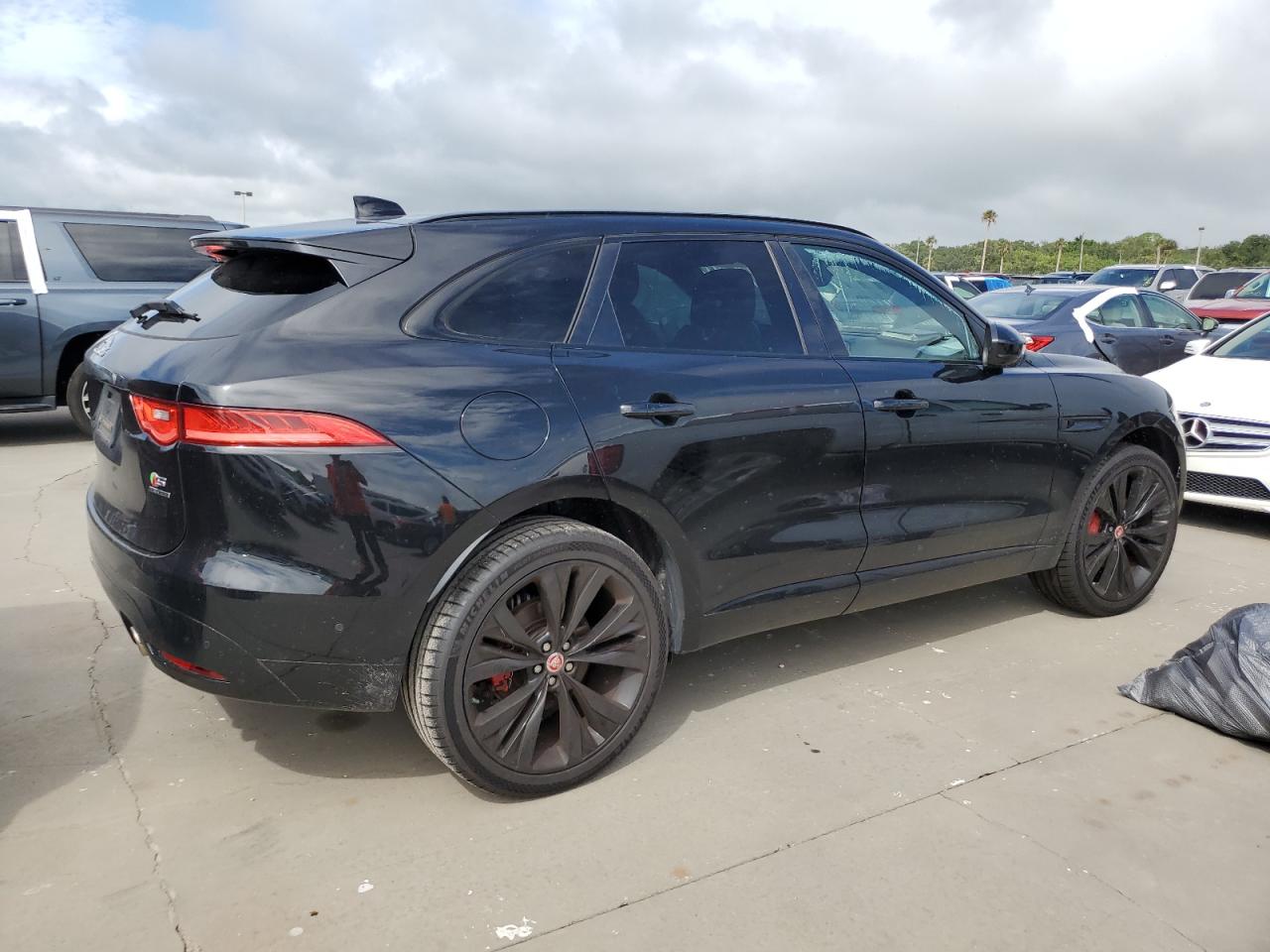 SADCM2BV0HA488253 2017 Jaguar F-Pace S