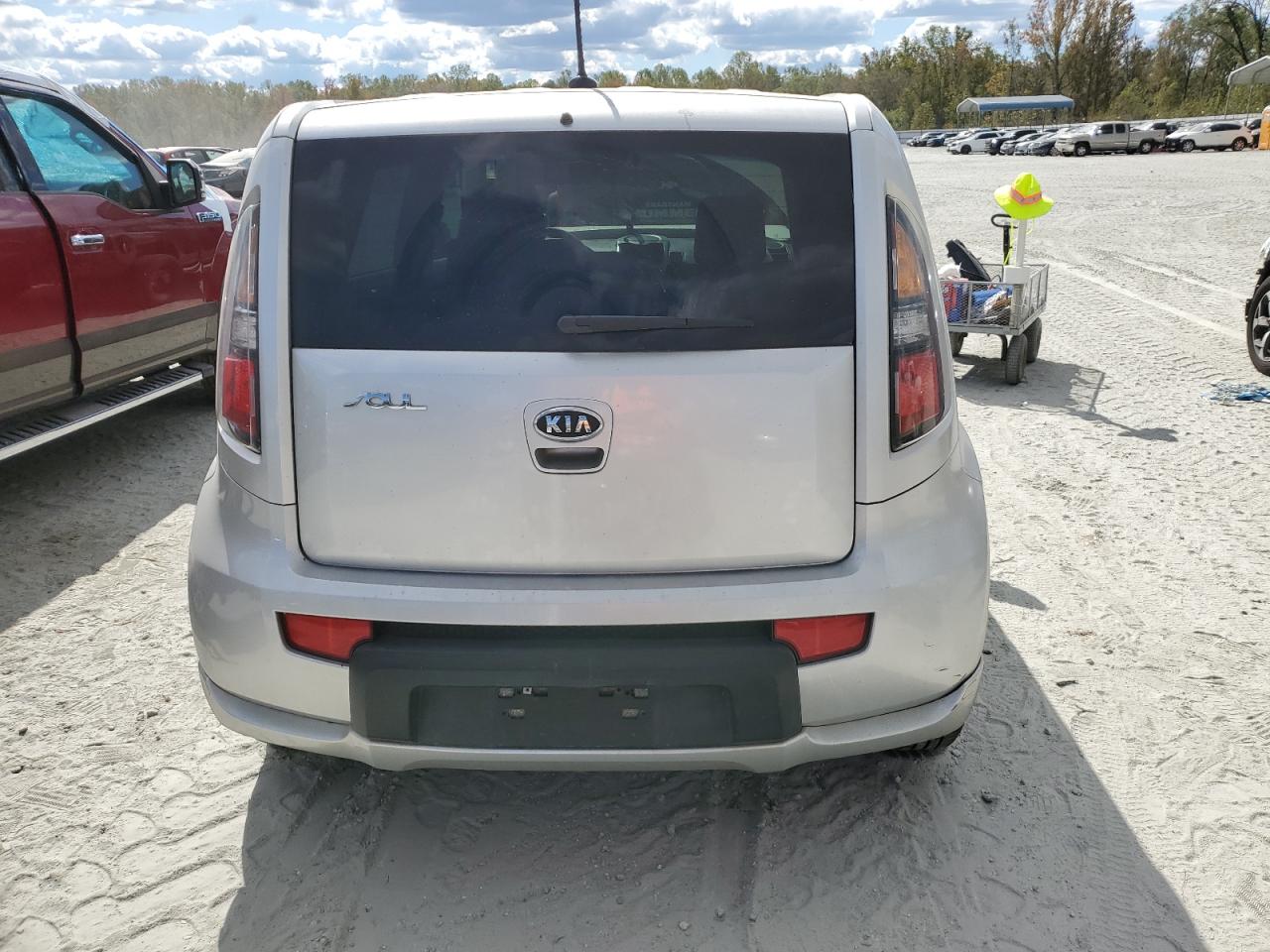 2011 Kia Soul + VIN: KNDJT2A24B7339765 Lot: 76016864