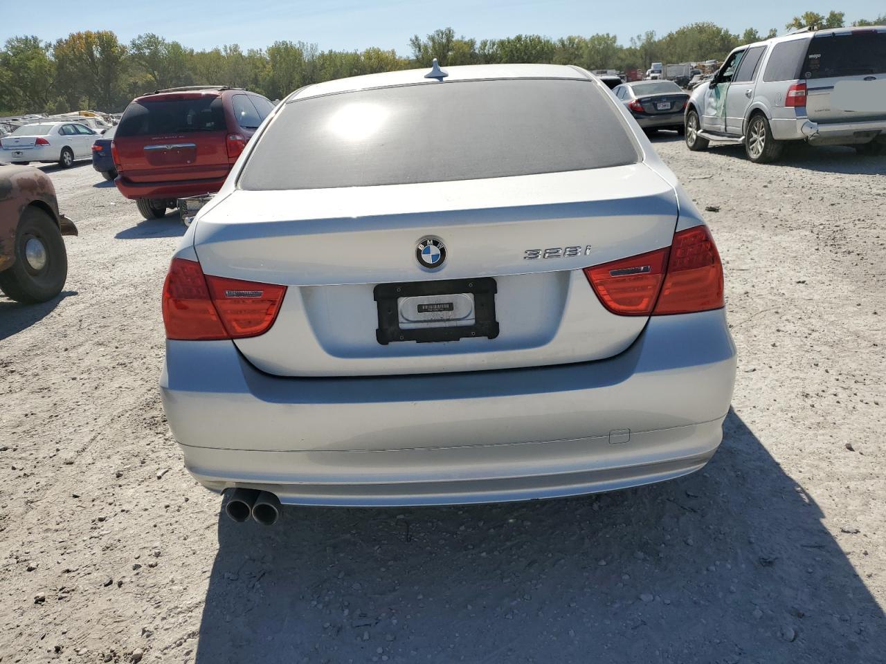 WBAPH7C56BE723720 2011 BMW 328 I