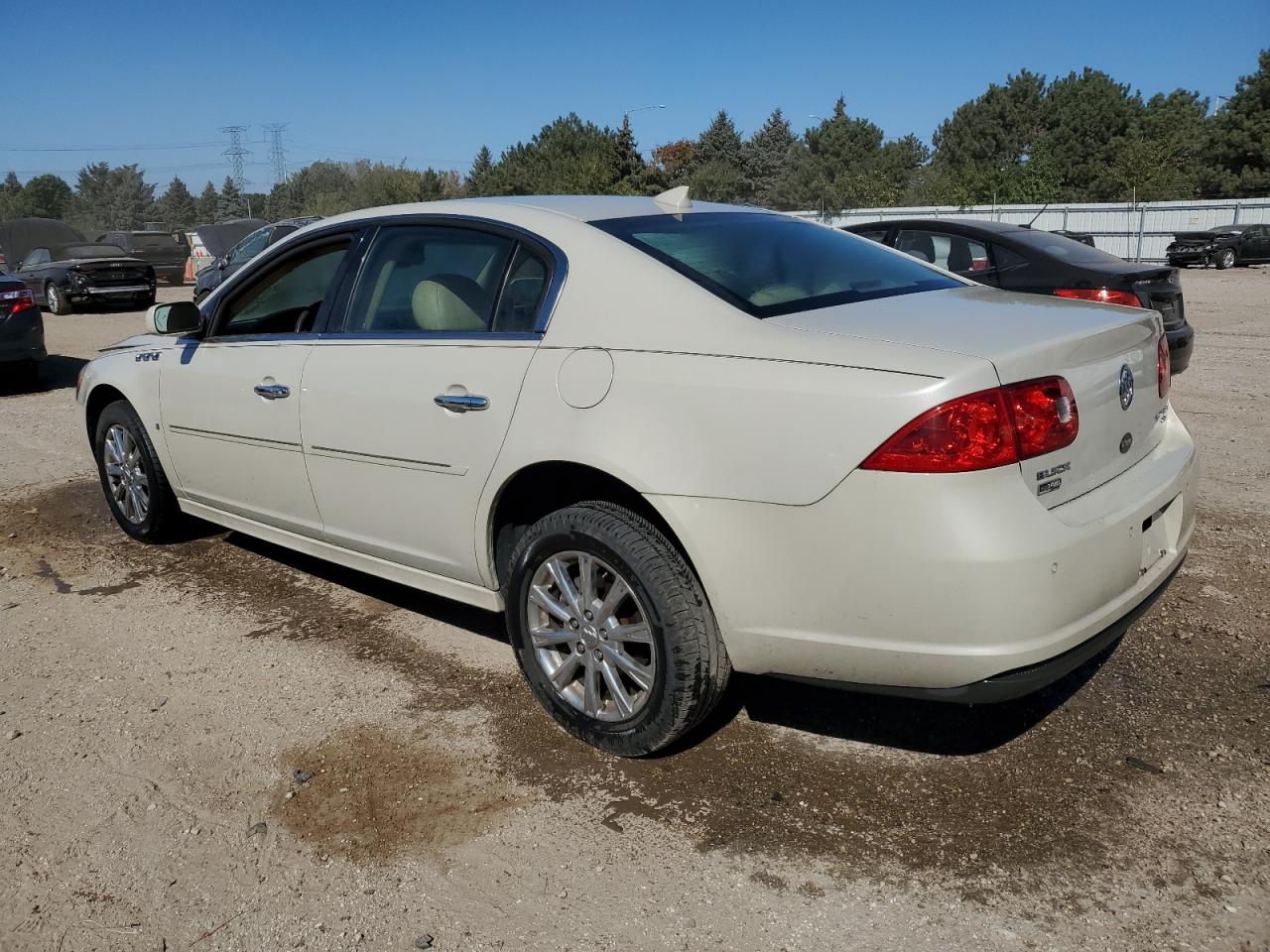 2010 Buick Lucerne - Image 2