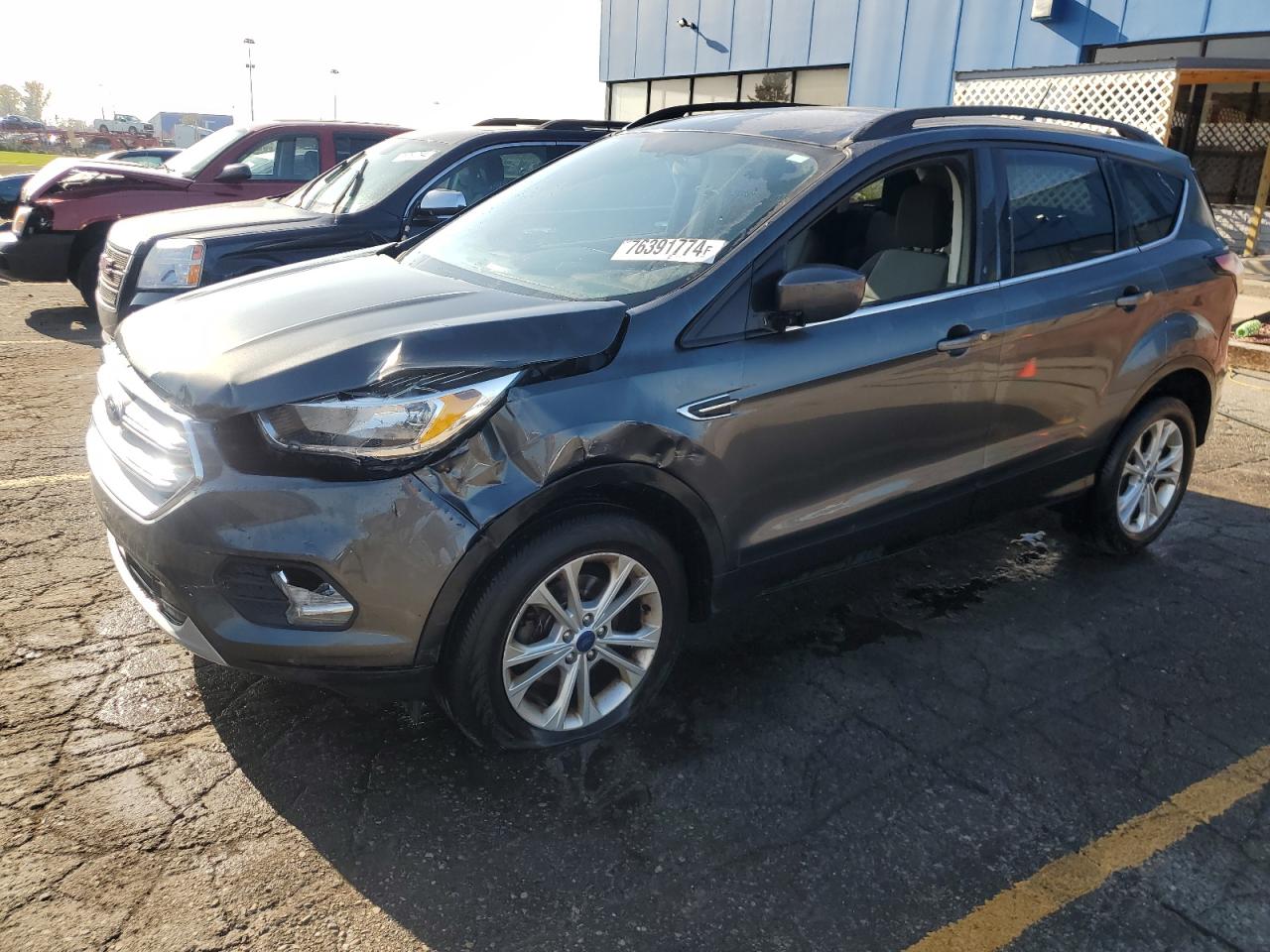 1FMCU0GD8JUB09760 2018 FORD ESCAPE - Image 1