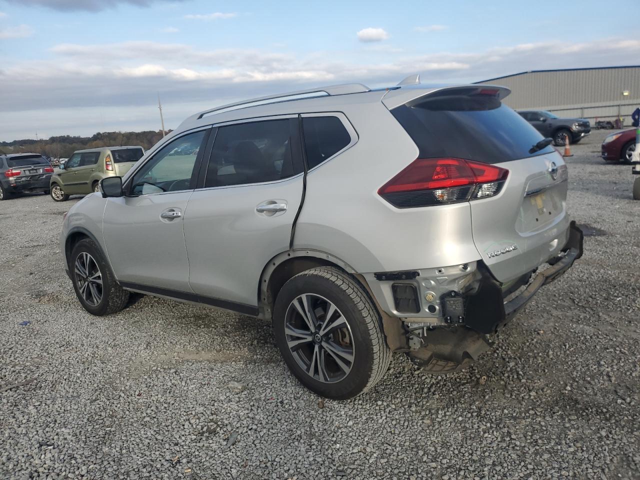 2019 Nissan Rogue - Image 2