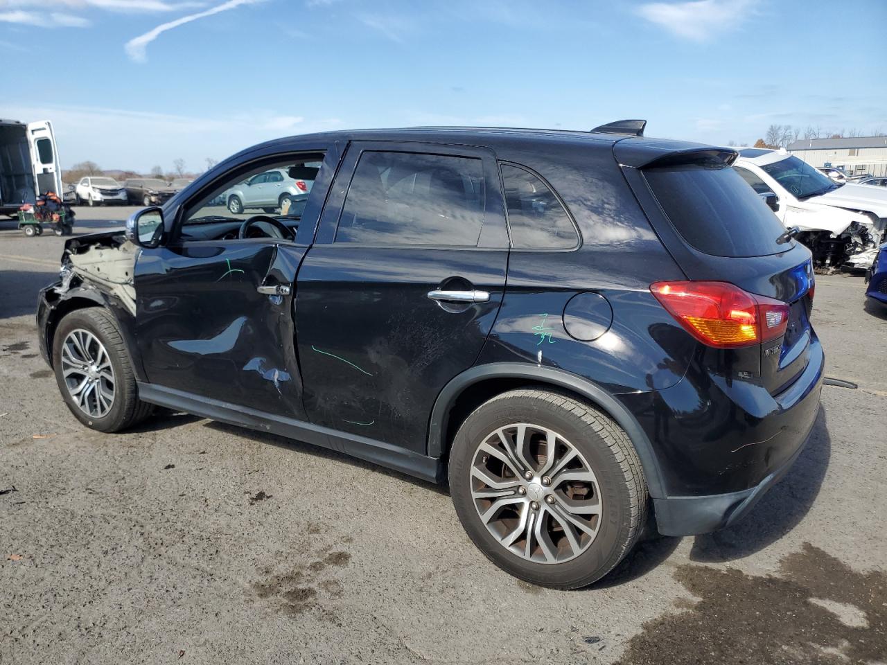 2017 Mitsubishi Outlander - Image 2