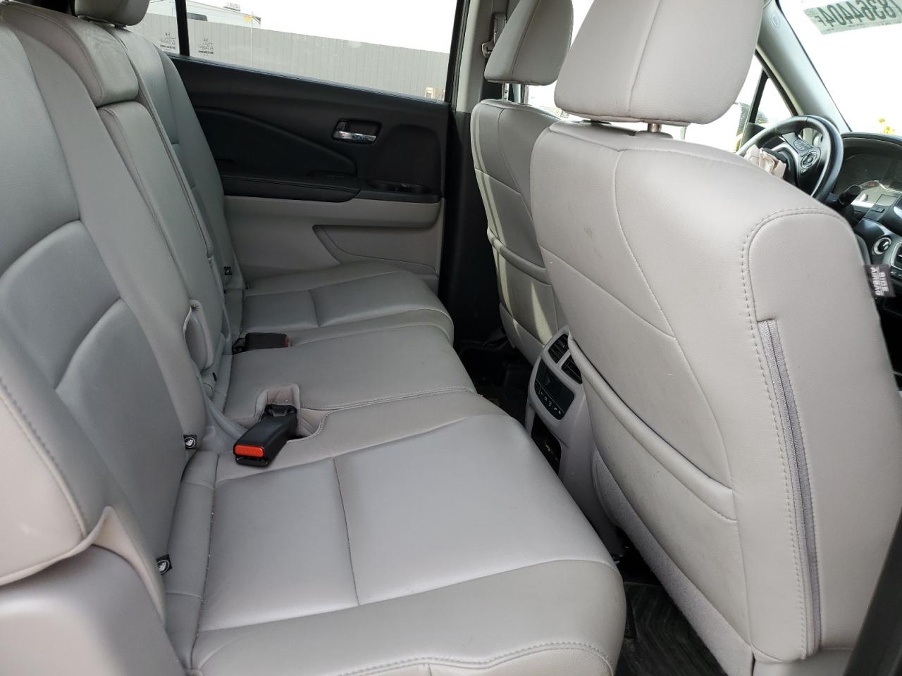 2018 Honda Pilot - Image 11