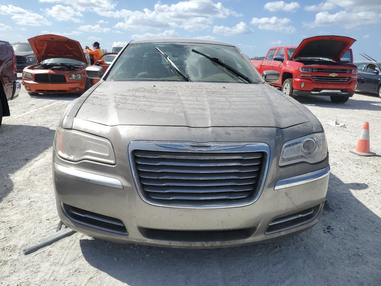 VIN 2C3CCAAG9EH175635 2014 CHRYSLER 300 no.5