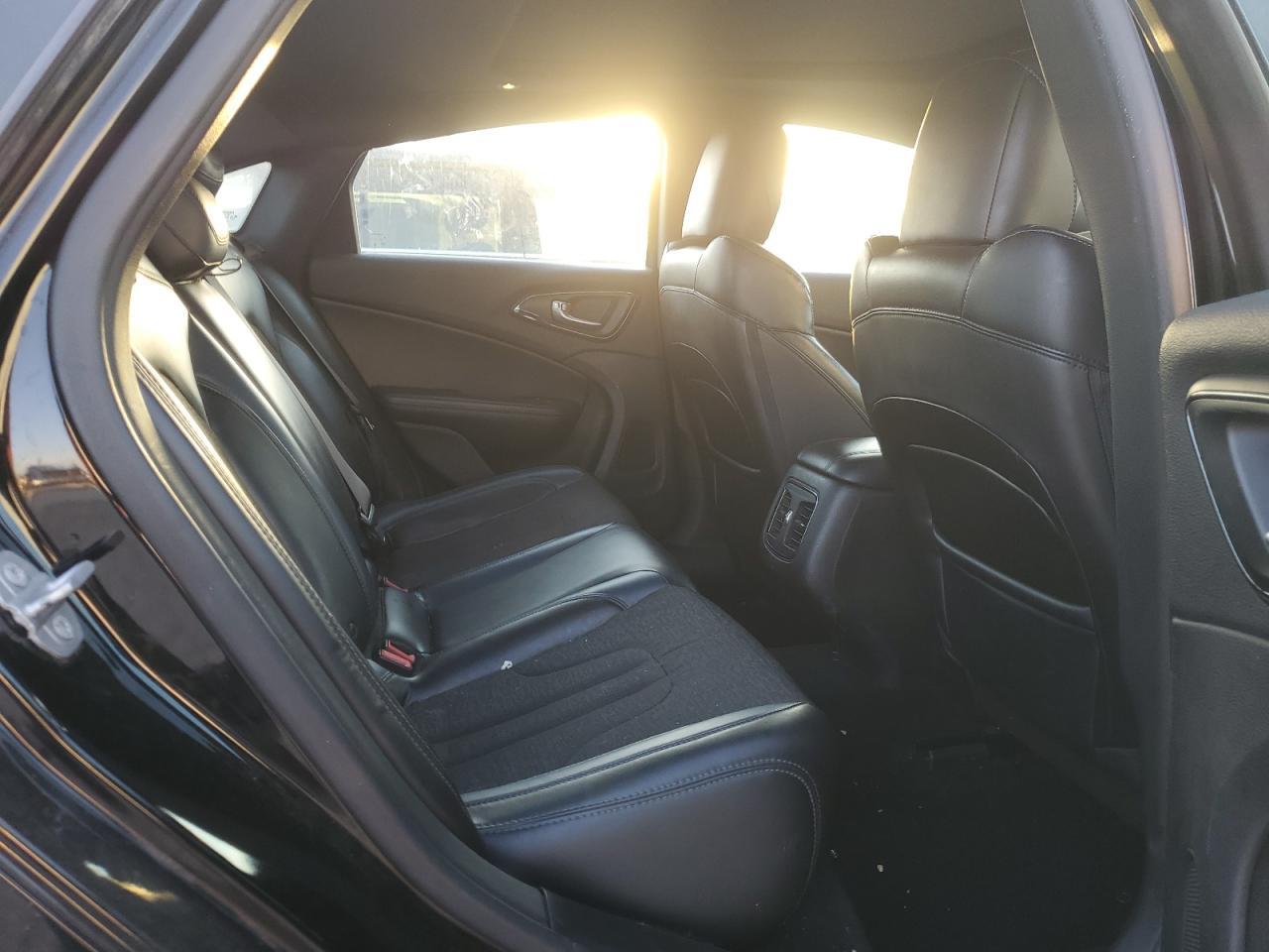 2015 Chrysler 200 - Image 10