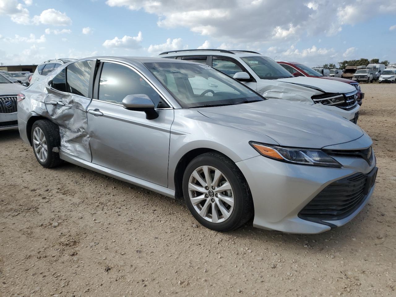 VIN 4T1B11HK6JU150251 2018 TOYOTA CAMRY no.4