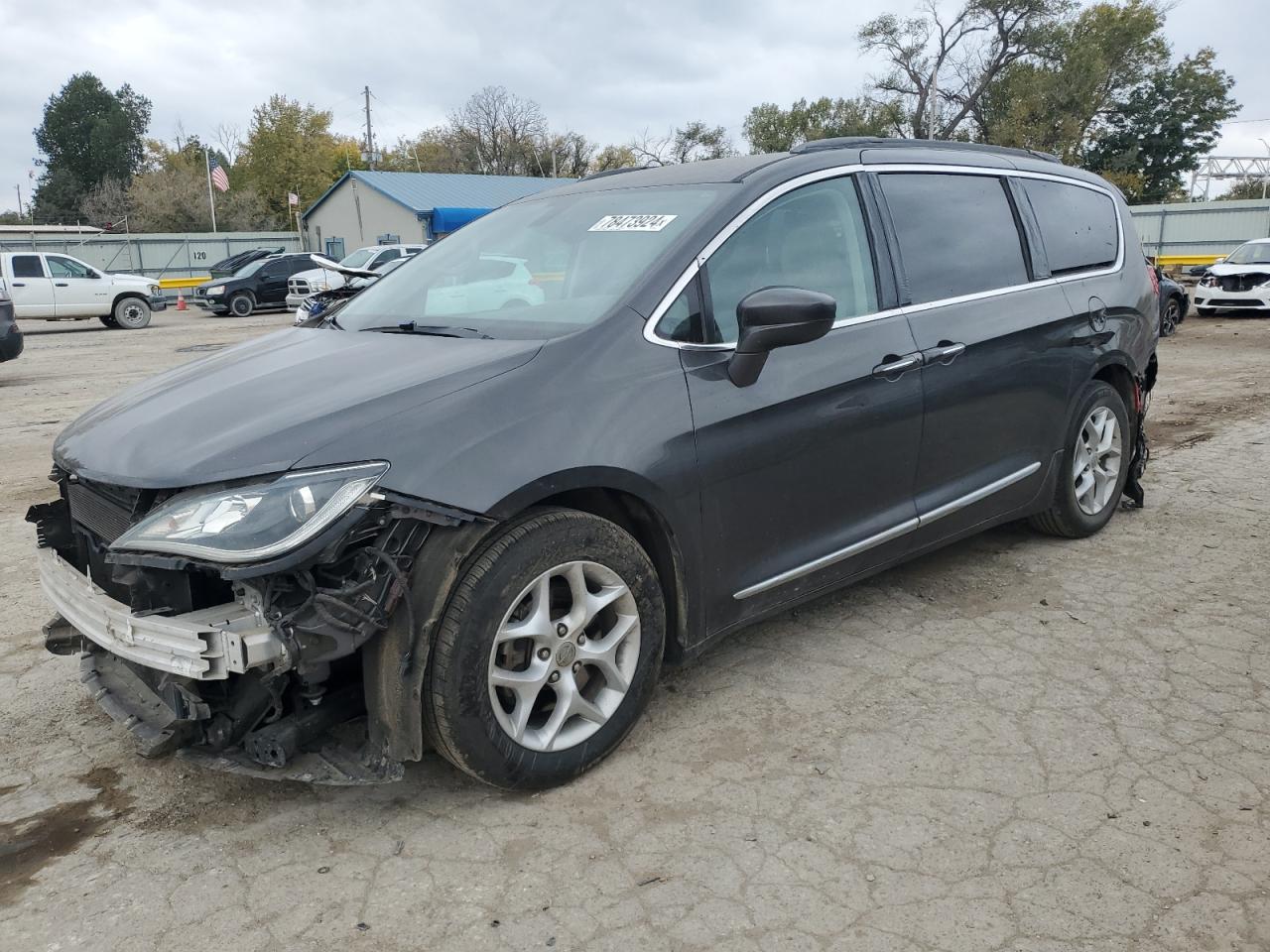 VIN 2C4RC1BG1HR511006 2017 CHRYSLER PACIFICA no.1