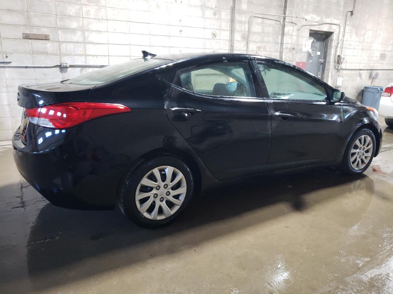 2013 Hyundai Elantra - Image 3