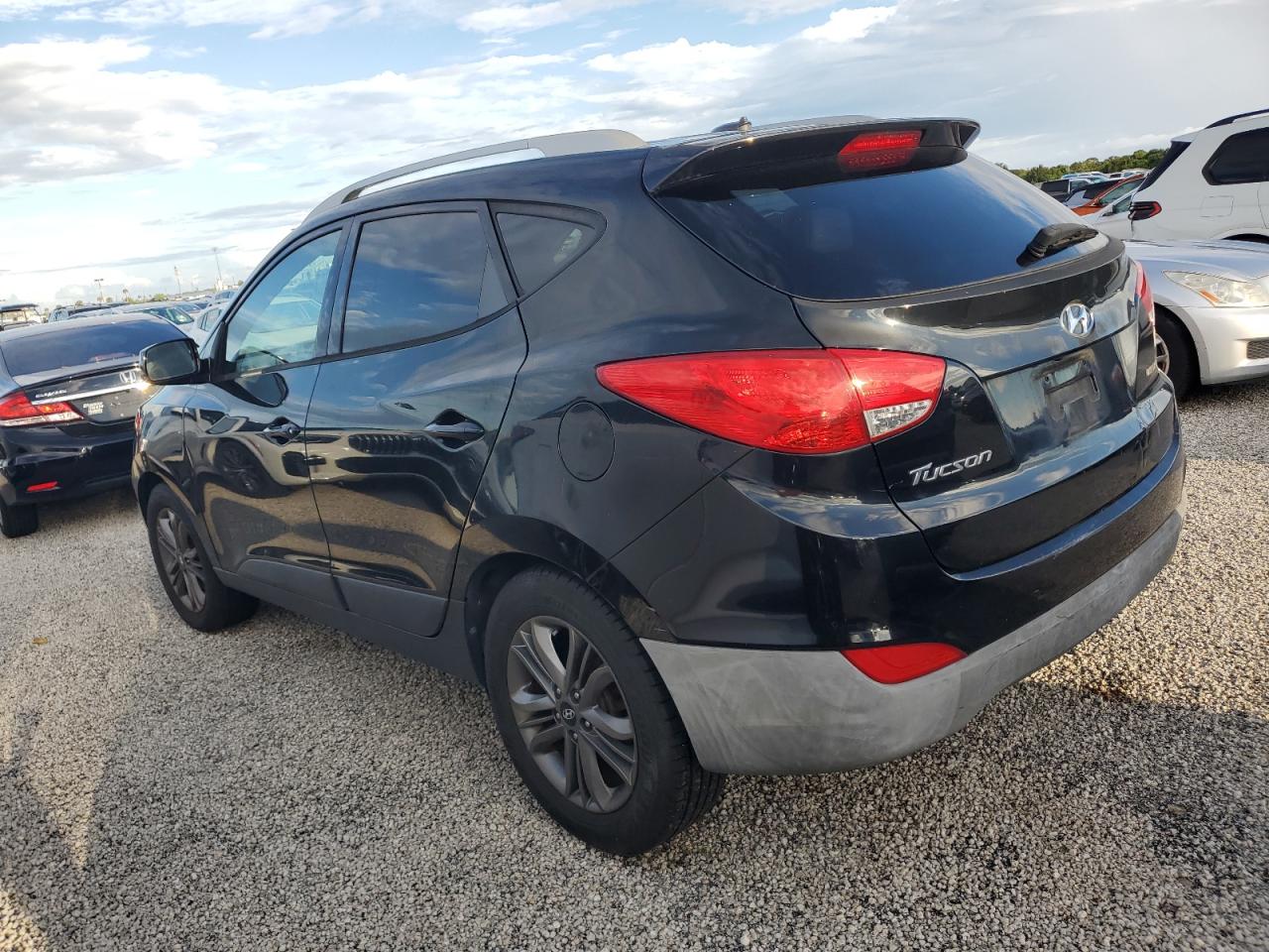 2015 Hyundai Tucson - Image 2