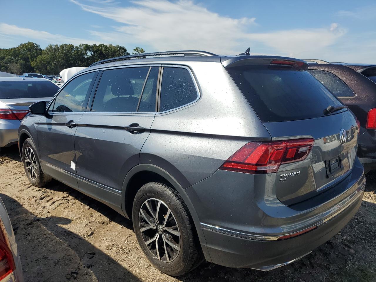 2021 Volkswagen Tiguan - Image 2