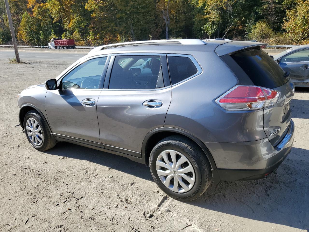 2016 Nissan Rogue - Image 2