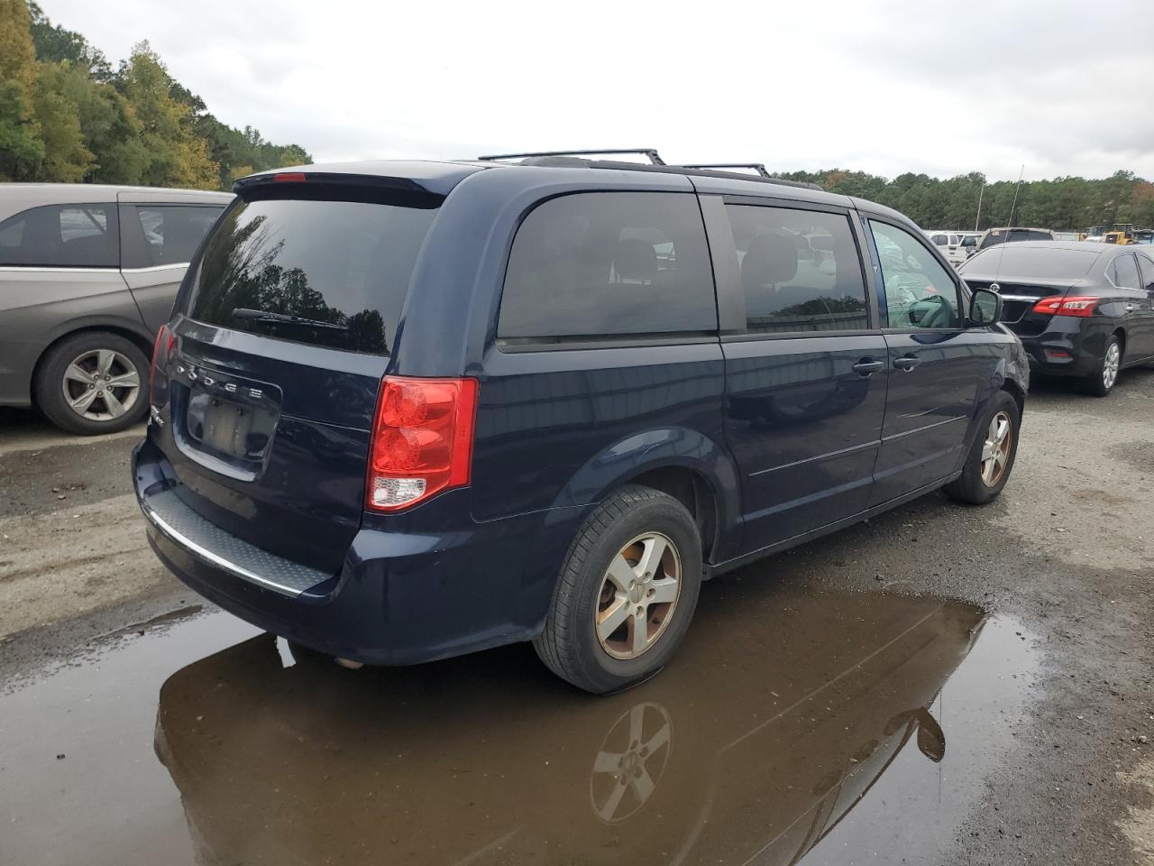 2012 Dodge Caravan - Image 3