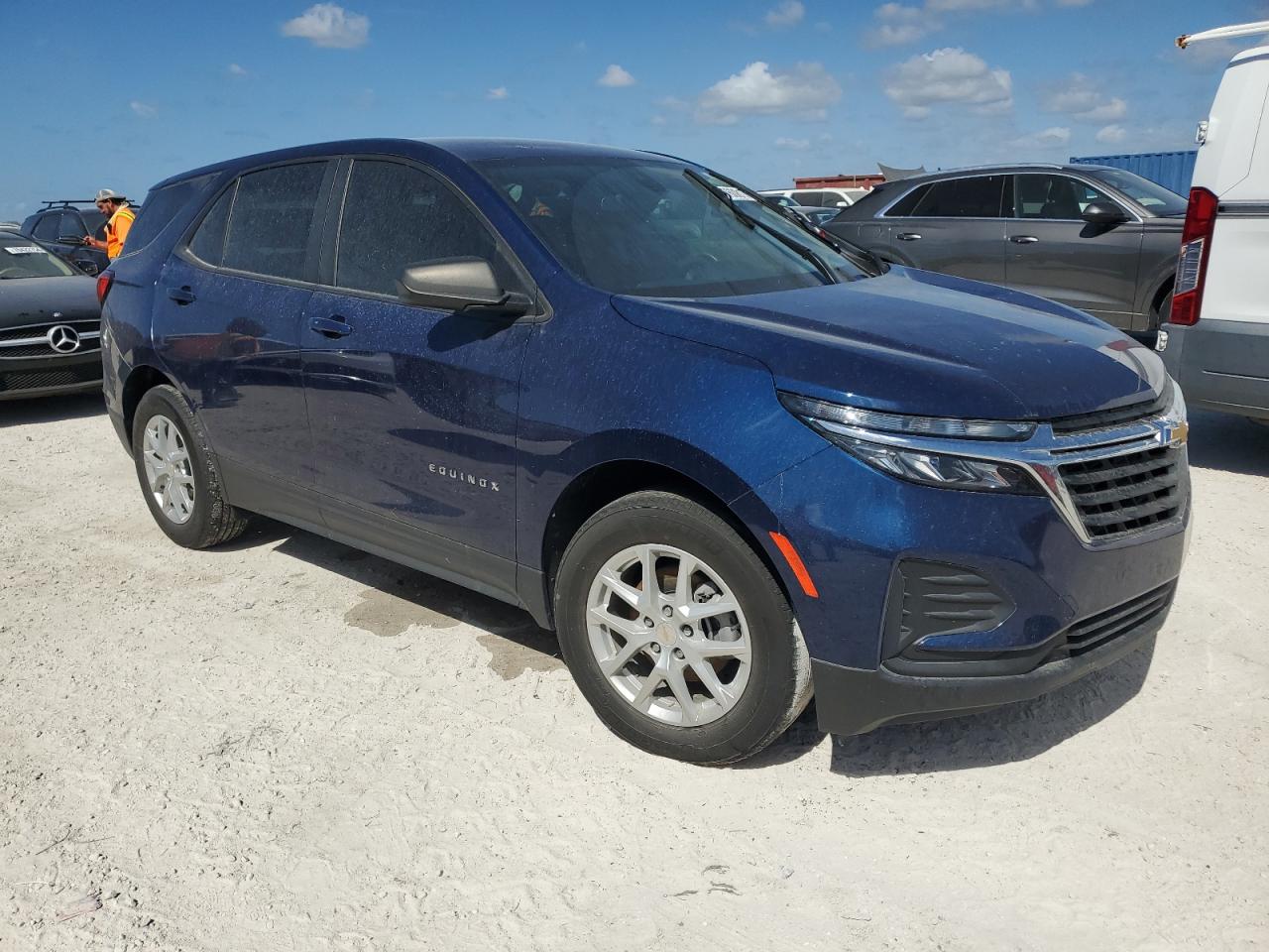 2023 Chevrolet Equinox - Image 4