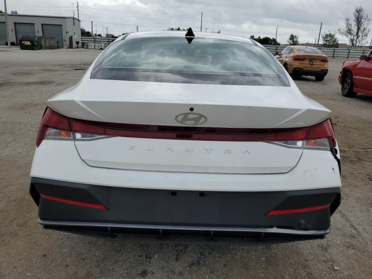 2024 Hyundai Elantra - Image 6