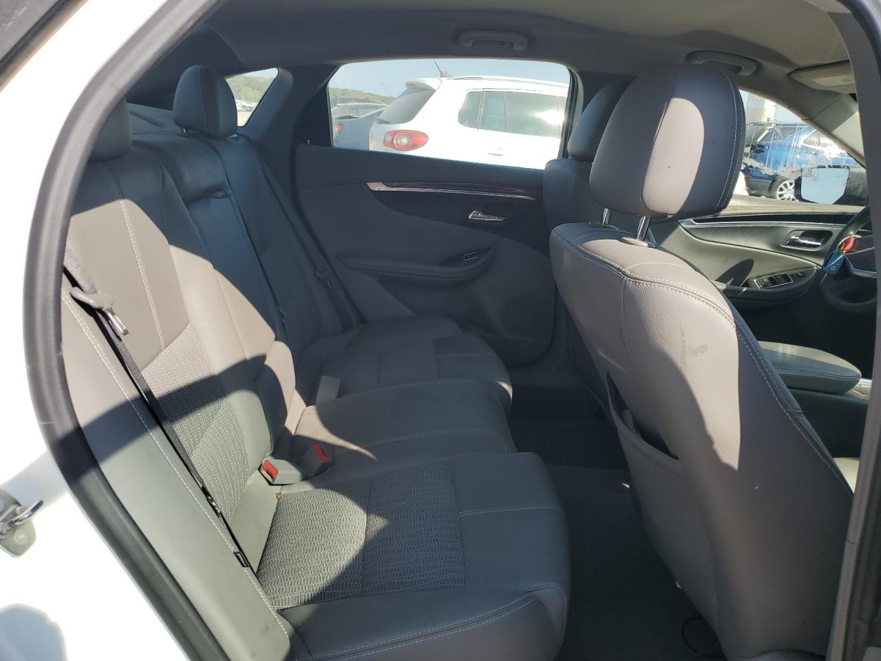 2018 Chevrolet Impala - Image 10