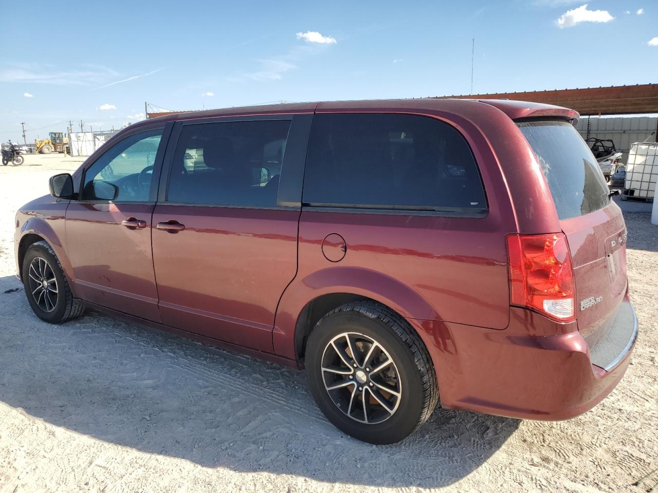 2019 Dodge Caravan - Image 2