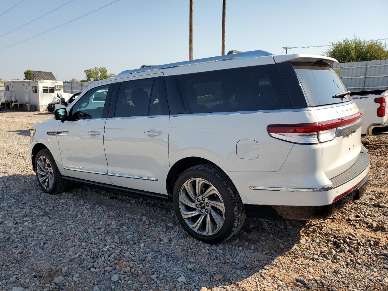 2022 Lincoln Navigator - Image 2