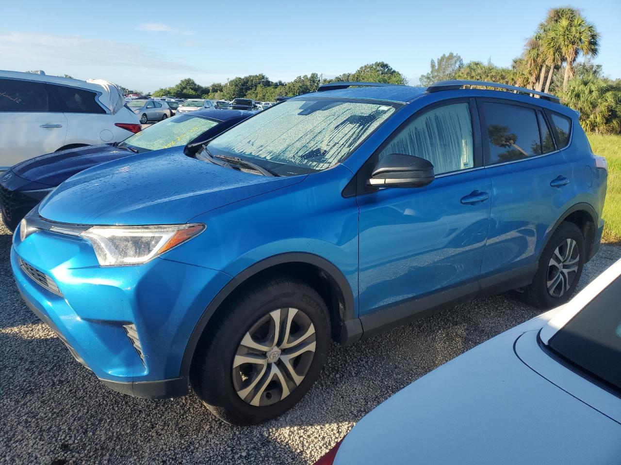 JTMZFREV8HJ715161 2017 TOYOTA RAV 4 - Image 1