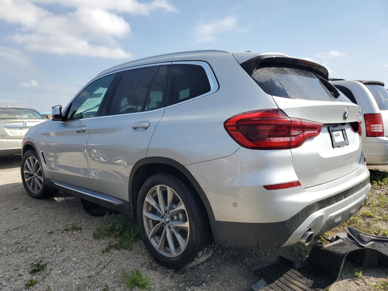 VIN 5UXTR9C5XJLC73012 2018 BMW X3 no.2