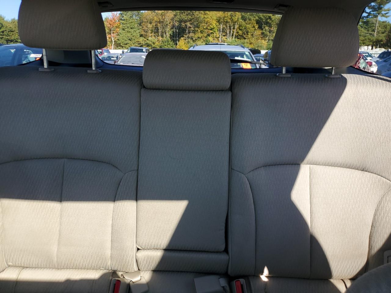 2010 Subaru Outback - Image 10