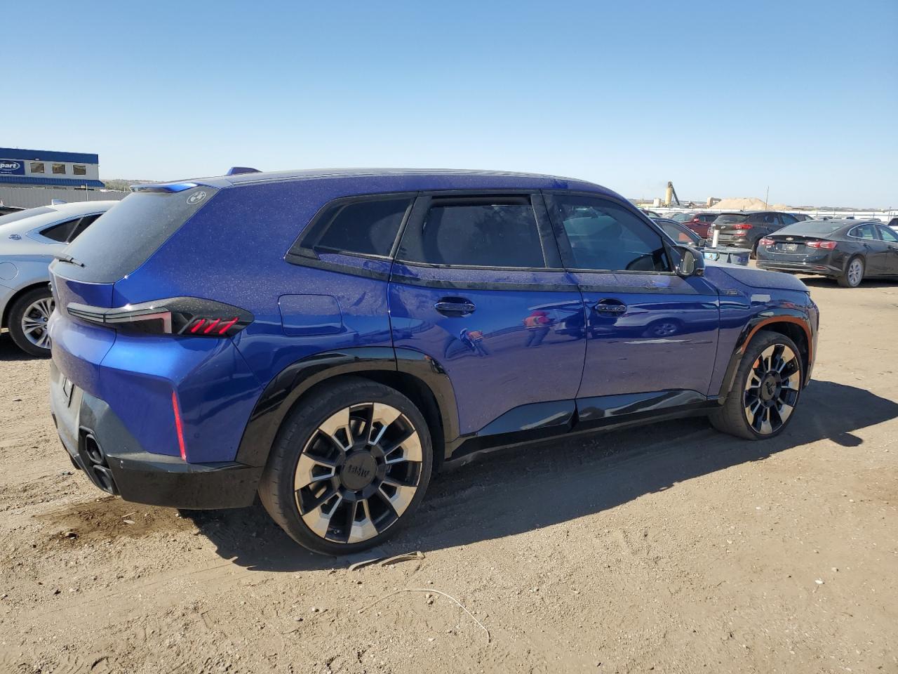 2023 BMW XM - Image 3