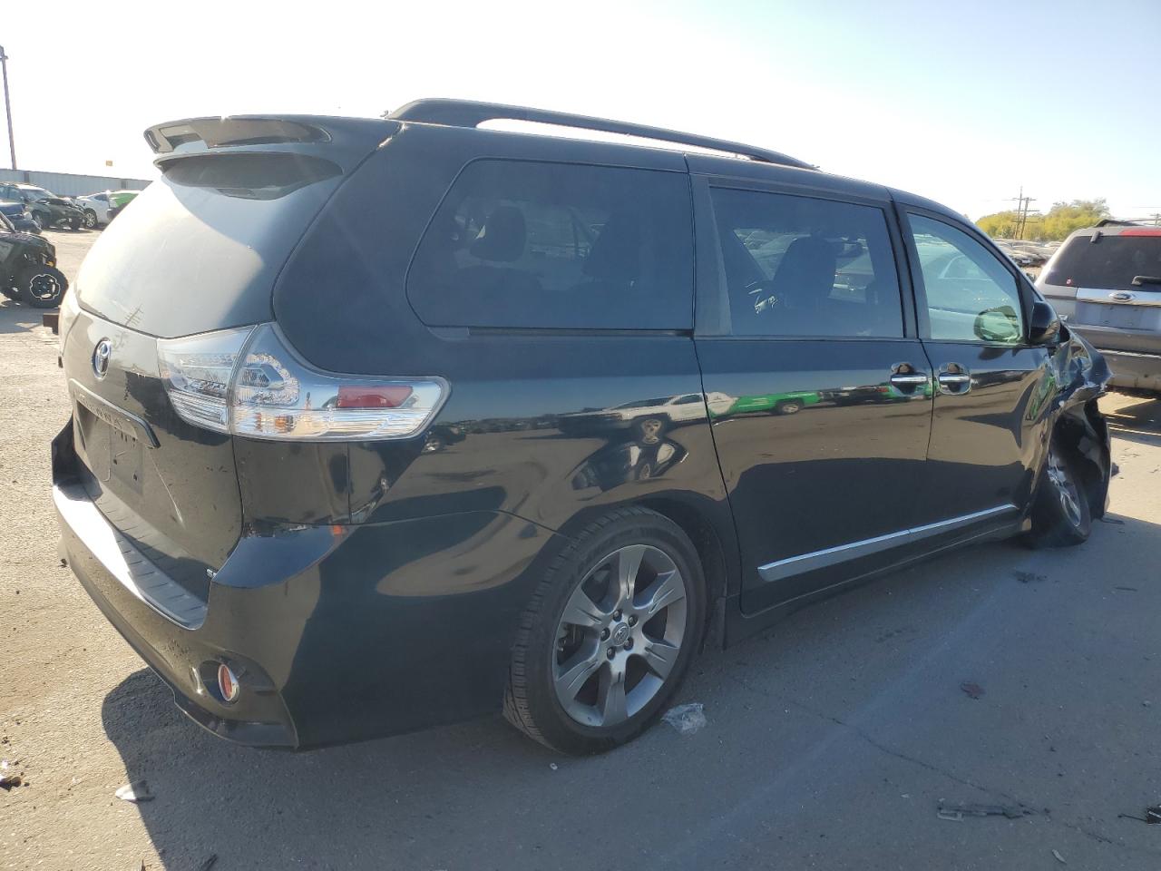 2015 Toyota Sienna - Image 3