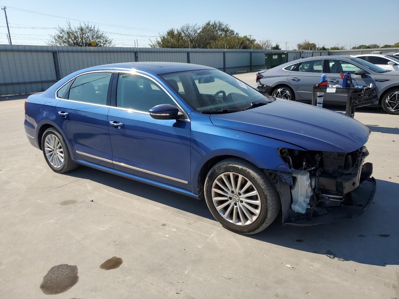 VIN 1VWBT7A33HC010577 2017 VOLKSWAGEN PASSAT no.4