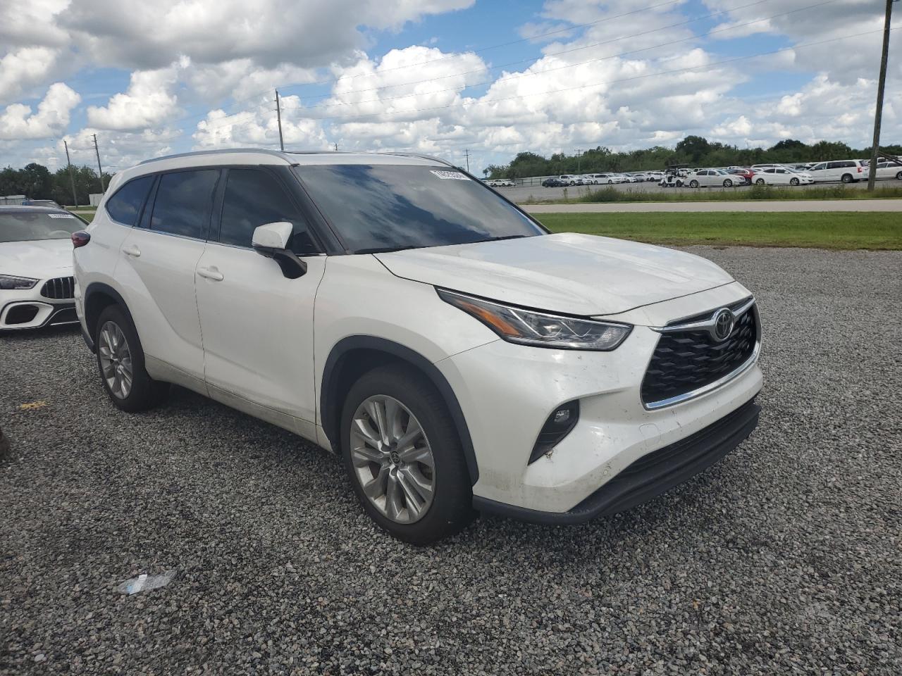 2021 Toyota Highlander - Image 4