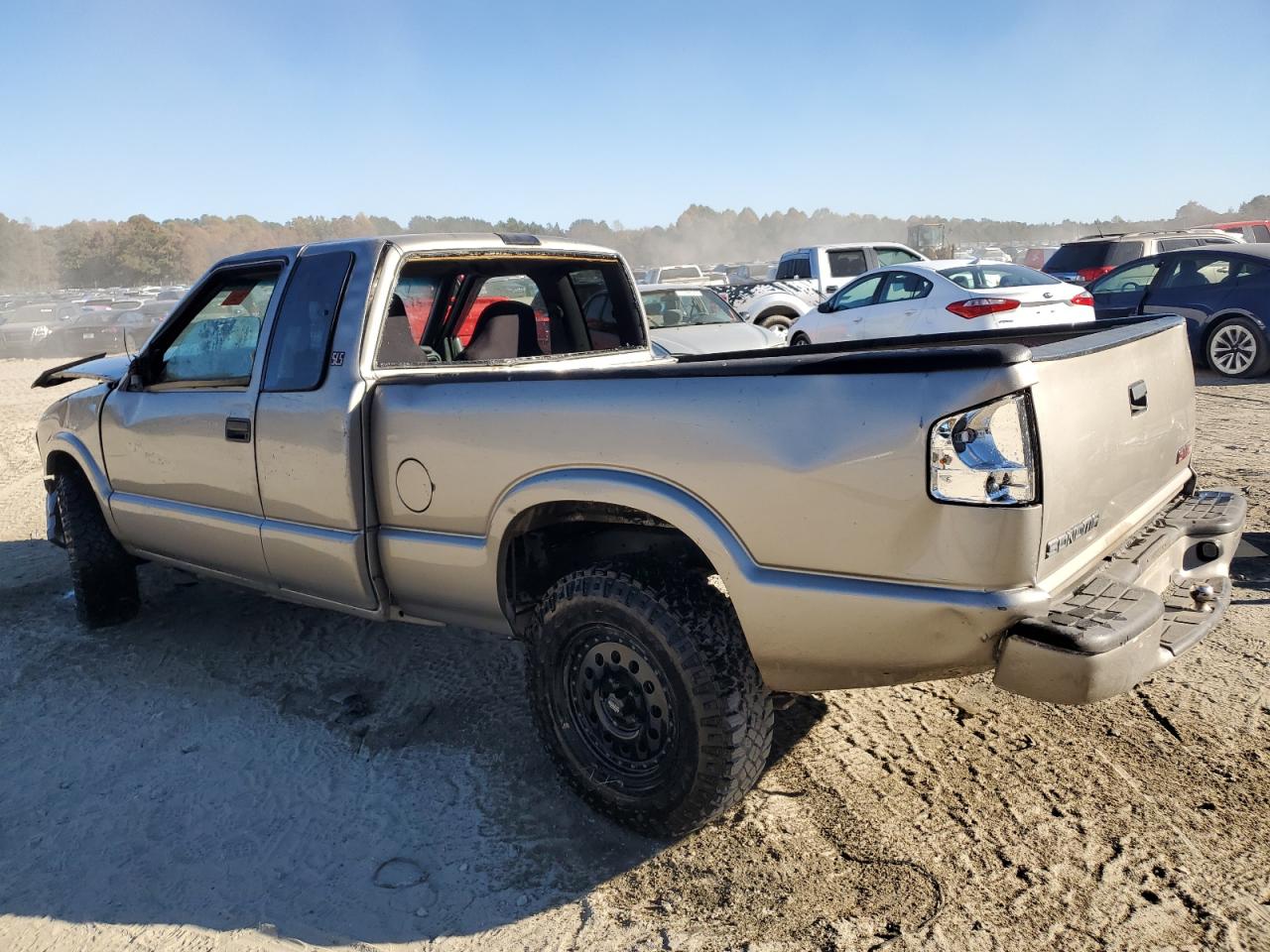 2000 GMC Sonoma - Image 2