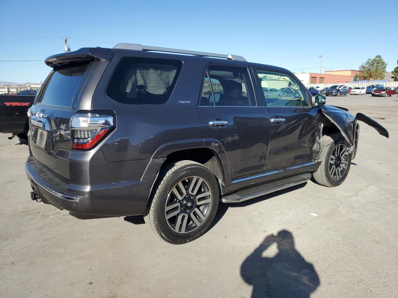 VIN JTEBU5JR5J5509136 2018 TOYOTA 4RUNNER no.3