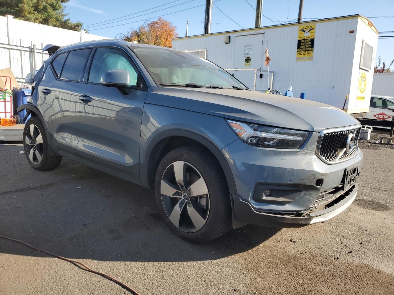 2022 Volvo XC40 - Image 4