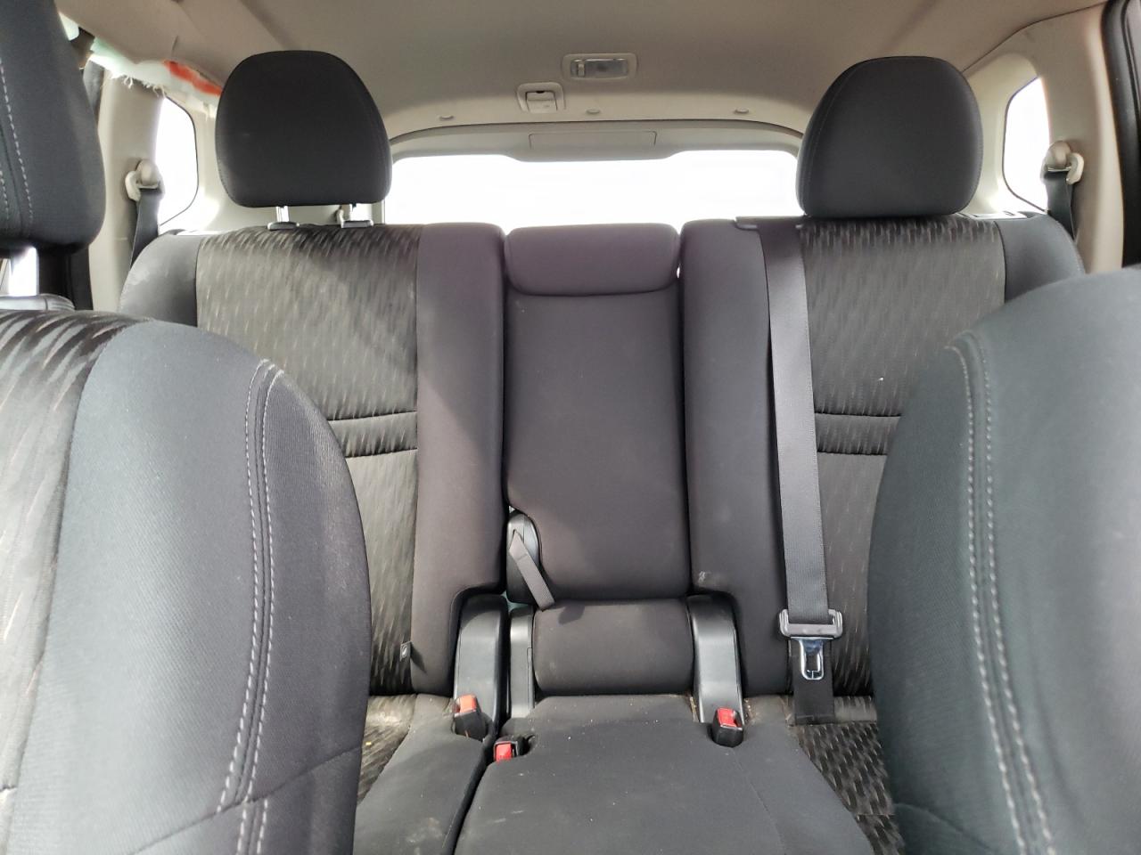 2017 Nissan Rogue - Image 10